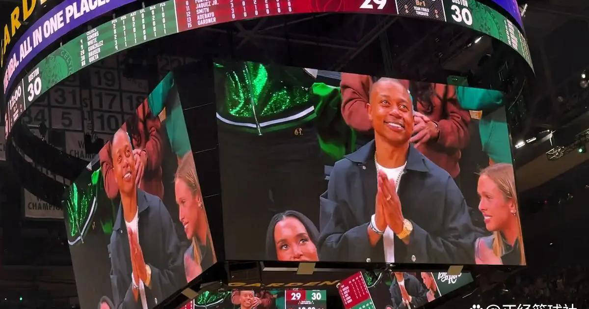 包含凯尔特人球星三分绝杀，全场观众热烈欢呼，控制一切游戏.的词条