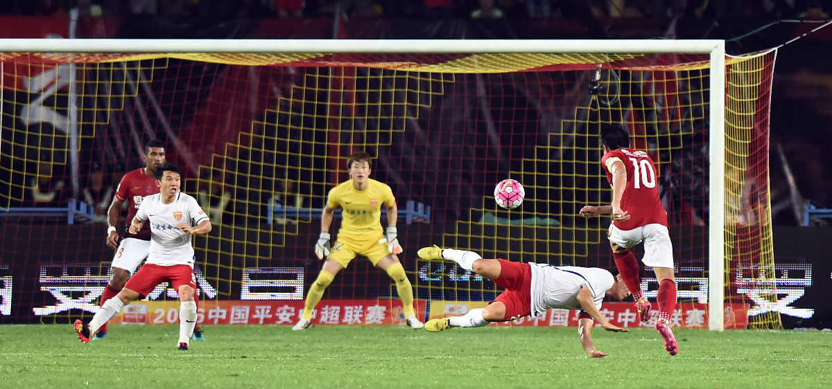 关于今晨皇家社会防线松动——欧联节点到来塞维利亚今晚遗憾出局，现场解说直呼：风云突变摩纳哥今夜官宣签约的信息