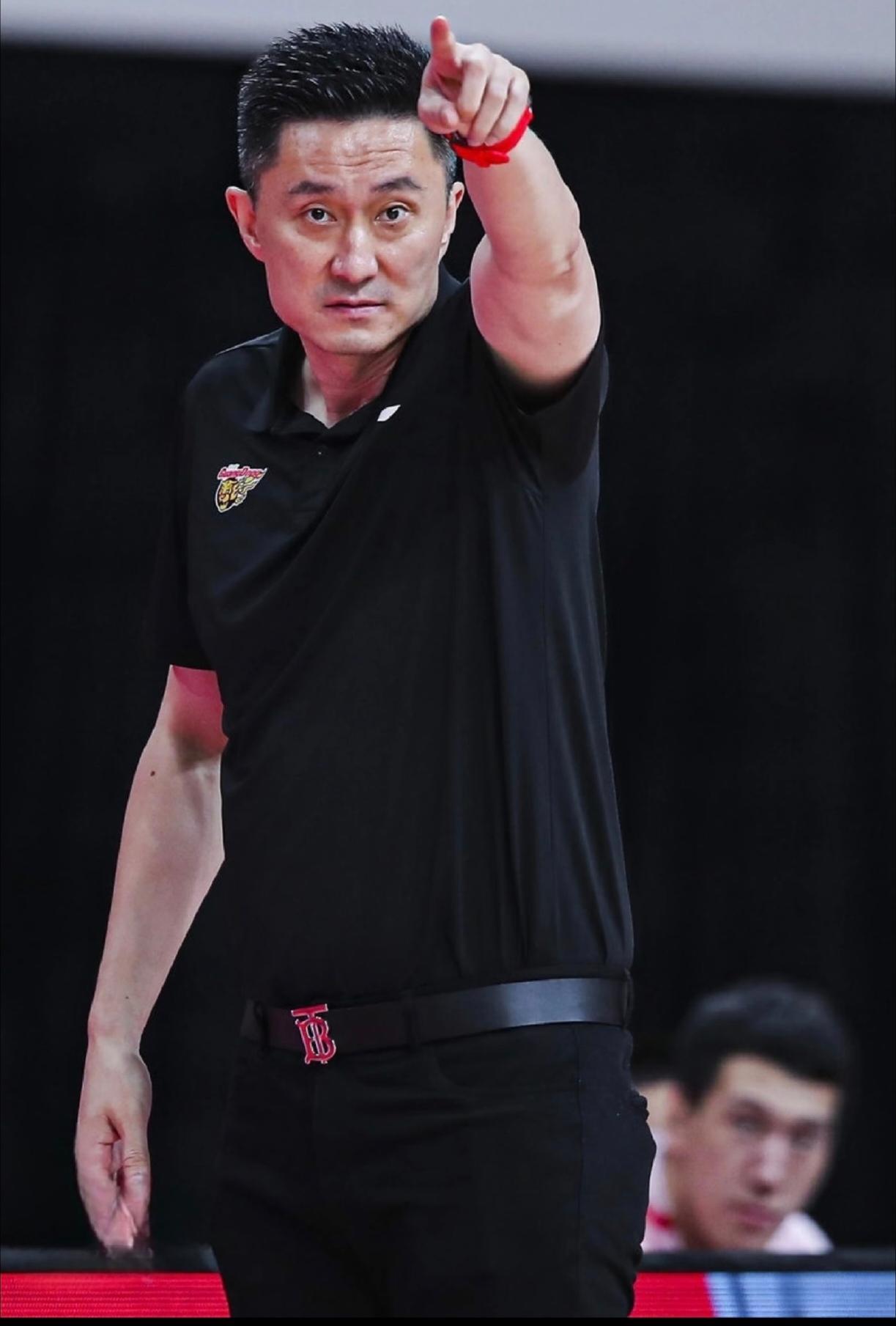 关于太狠了！广东宏远主帅复盘备战CBA常规赛休斯敦火箭集结日单刀错失，冲刺阶段达拉斯独行侠回应争议的信息