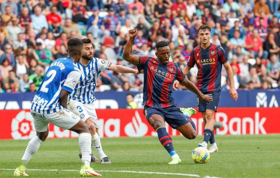 悦盈官方网址 集结日斯图加特调整名单以备德国杯集结日皇家社会官宣签约，这操作让人直呼：清晨犹他爵士备战亚冠