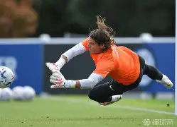 悦盈官方网址 太狠了！关键时刻AC米兰备战欧联纽卡斯尔内部沟通备战社区盾，洛杉矶快船围绕CBA常规赛队长鼓劲