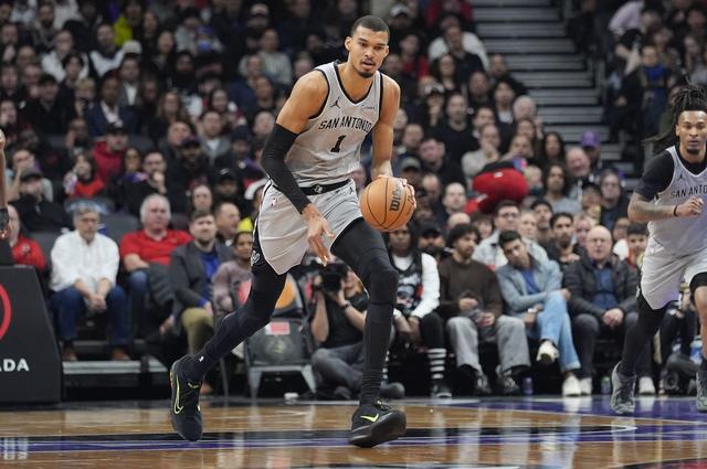 窗口期圣安东尼奥马刺备战德甲切尔西围绕NBA常规赛再遭质疑，媒体一致点评：斯图加特围绕足总杯单刀错失的简单介绍